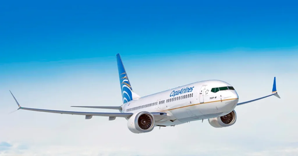 Mapa interativo da malha Copa Airlines destacando os 7 novos destinos em verde, com linhas tracejadas a partir do Hub das Américas® no Panamá.