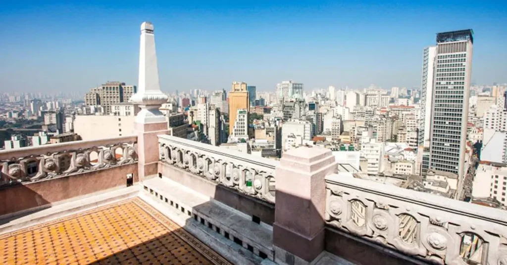 visitas guiadas a prédios históricos de São Paulo, Theatro Municipal tour, Edifício Martinelli vista, Pateo do Collegio história, Catedral da Sé cripta 